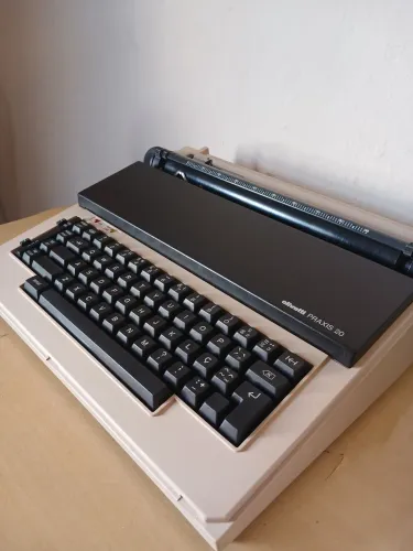 Máquina de Escrever Olivetti Práxis 20