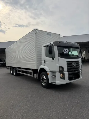 Vw 24.280 euro 5 - apenas 59.000km - baú 10,5 mts c/ plataforma