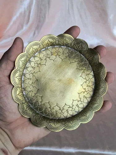 pratinho em latão indiano prato dourado antigo antiquario decoração vintage casa cozinha