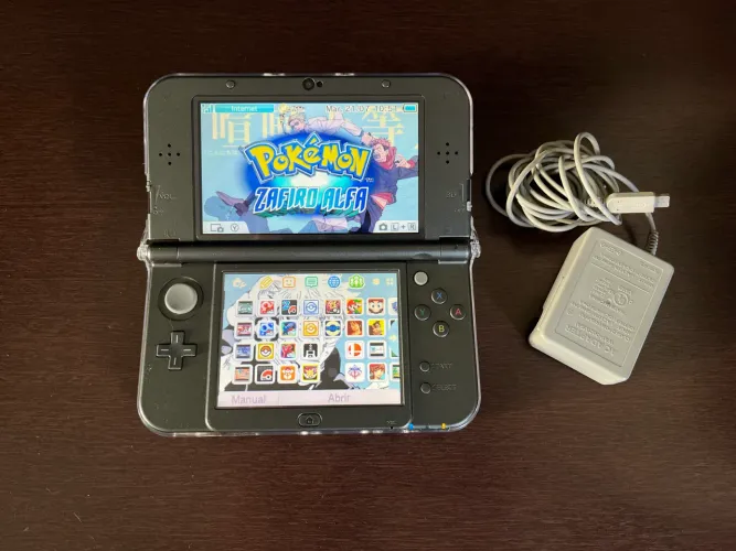 Nintendo New 3DS XL Desbloqueado + SD 64GB + Capa Acrílica + Carregador + Caneta Stylus