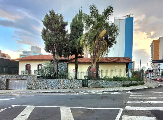 Casa 4 quartos - Centro