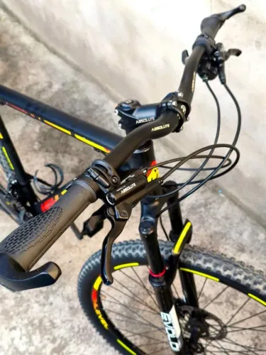 Bicicleta aro 29 - Freios hidráulicos - TROCO POR CELULAR OU PC