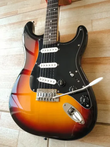 Guitarra Squier Stratocaster Affinity, lindíssima