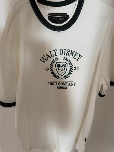 Camiseta High x Disney