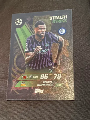 Card Denzel Dumfries Inter de Milão Stealth Strike Topps