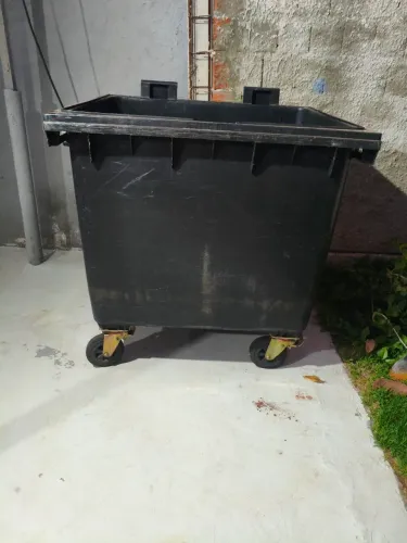 Contêiner plástico de 1000 litros.R$ 600
