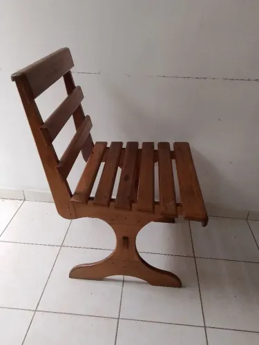 Conjunto de mesas e cadeiras