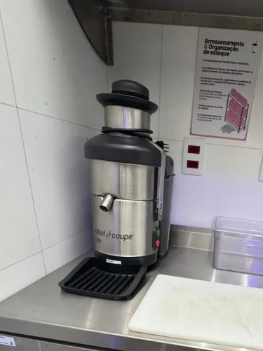 Centrífuga de sucos industrial J80 ROBOTCOUPE Inox 220v