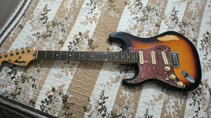 Guitarra canhota Memphis MG32