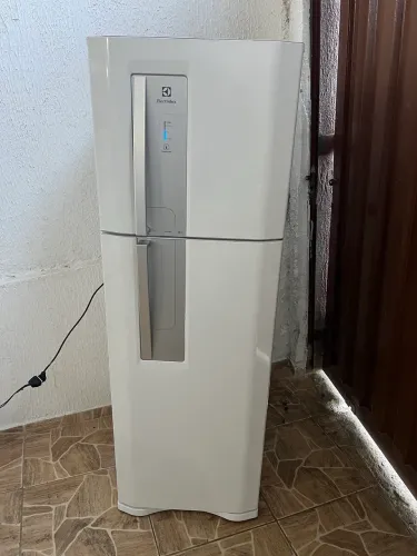 Geladeira Electrolux funcionando perfeita fáso o frete grátis