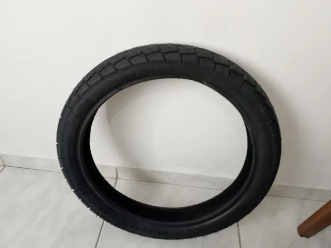 Peneu traseiro de moto novo