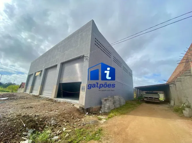 Galpão com 432 m² às margens da BR 232 em Sairé - PE