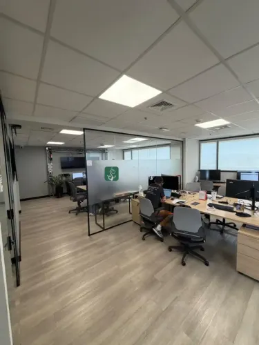 Sala Comercial para aluguel possui 121 metros em Jardim das Perdizes -São Paulo-Office TI
