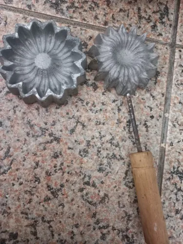 Kit frisador de alumínio moldes para EVA ( Flores e pétalas) 15 peças + uma prensa