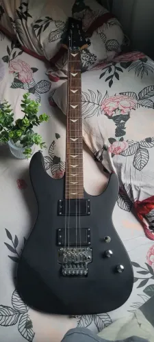 Guitarra super strato Floyd Rose + kit completo. Aceito ofertas