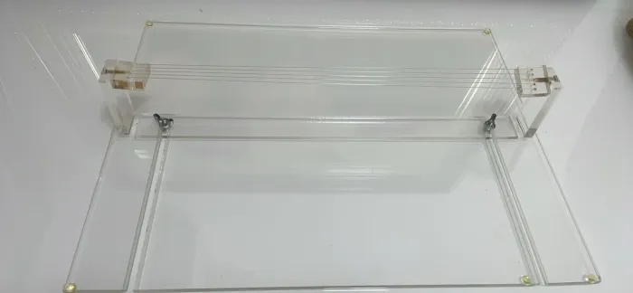 Mesa de sombra com para caligrafia artística