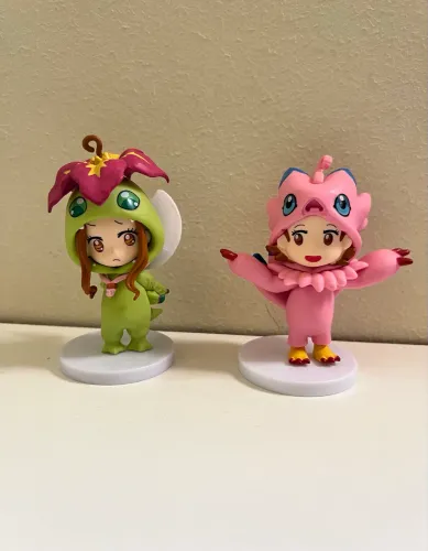 Duas figuras de Digimon 50$ cada