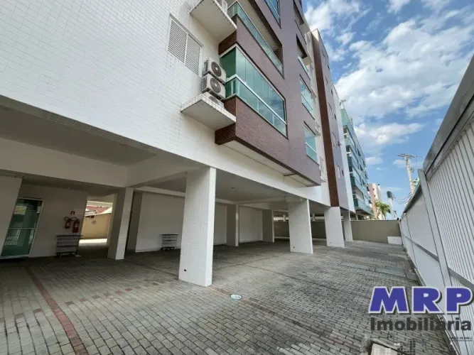 Apartamento novo a venda em Ubatuba no bairro da Toninhas a poucos metros da praia. Oportu