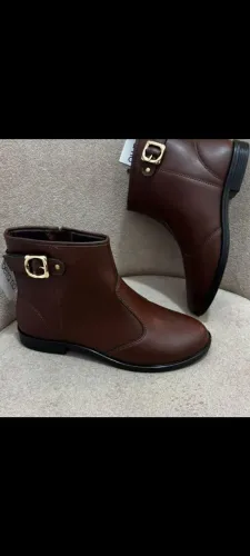 Bota marrom 