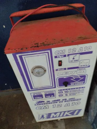 Carregador de bateria Miki