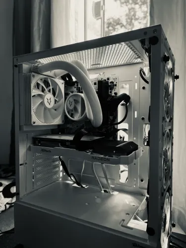PC Gamer White | RX 6600 8GB + i3-12100F | 16GB RAM | SSD 512GB | 6 Meses de Uso | NF