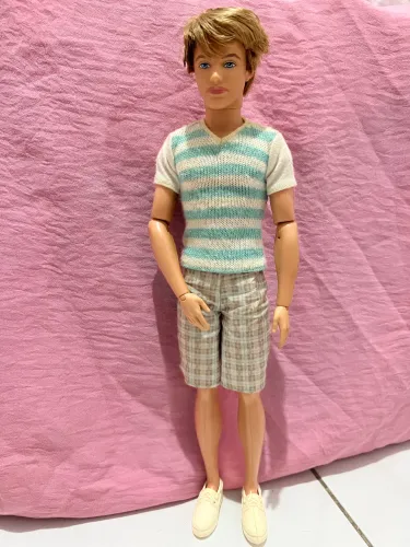 Boneco Ken Barbie fashionista Articulado 2012
