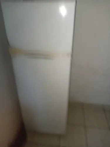 Geladeira e perfeito estando estou vendedor porque comprei outra (valor 300