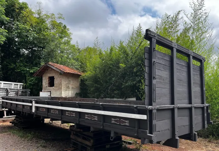 Carroceria caminhão truck 8.5 comprimento