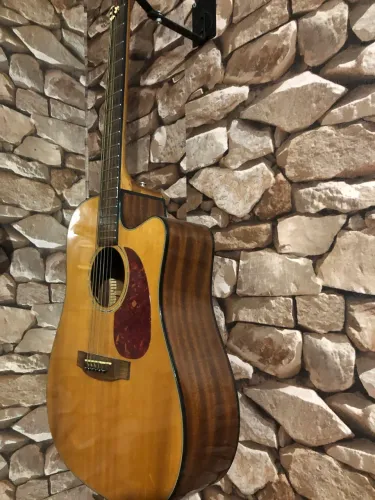 Violão Takamine