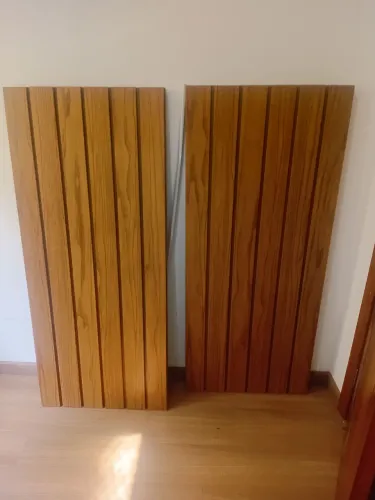 Painel ripado de madeira
