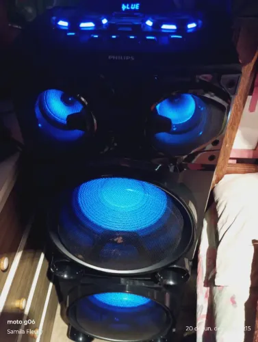 Vendo caixa de som Philips com fio funcionando perfeitamente