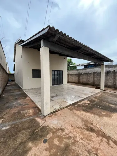 Casa dois quartos com amplo quintal no Residencial Recanto do Bosque
