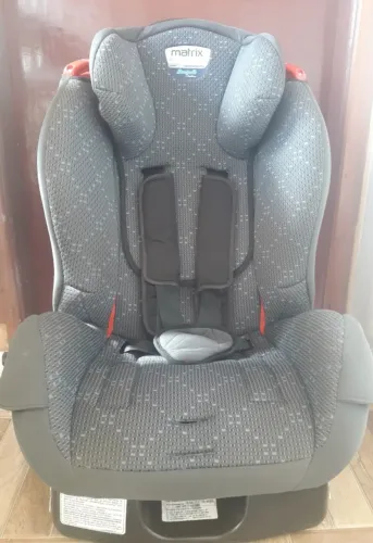 Cadeirinha para carro ( Matrix Evolution k)