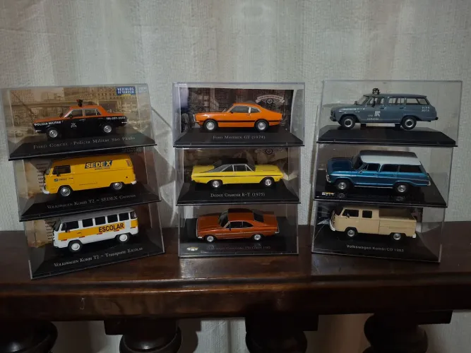 Carrinhos colecionáveis veículos clássicos brasileiros coleção 1:43 LER DESCRIÇÃO