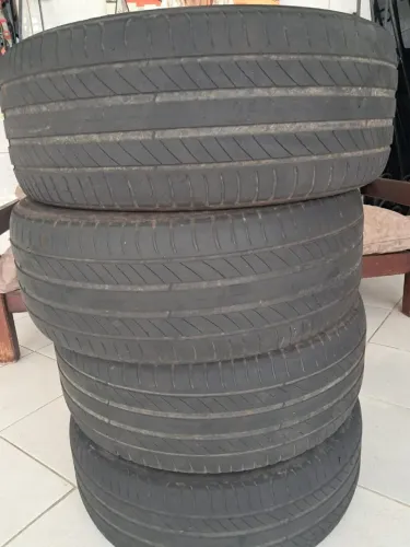 Pneus  215/50/17 pneu michelin primacy 5.