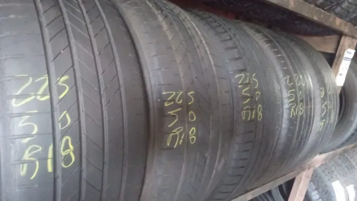 Trabalhamos com various perfil de pneus novos usados e remold