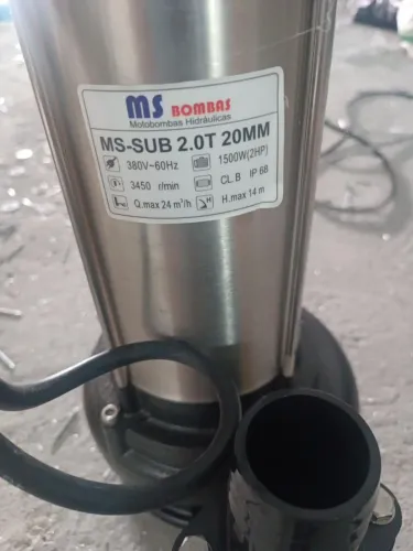 Bomba submersa de água