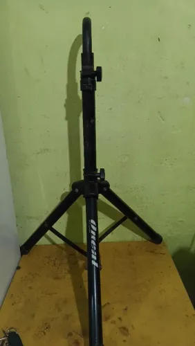 Tripé para caixa de som