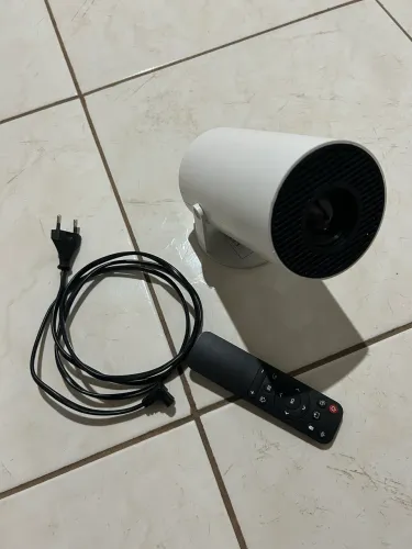 Projetor HY300 Smart Android Wi-Fi Bluetooth - Pouquíssimo uso