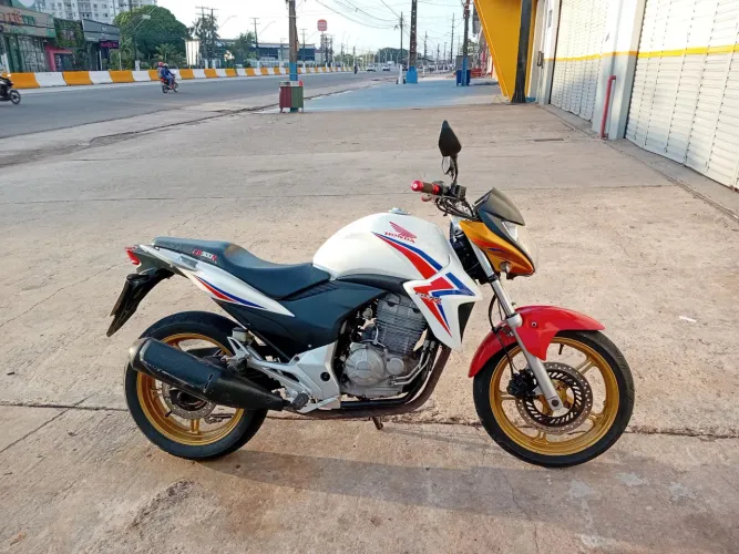 Moto Honda/300 cilindradas