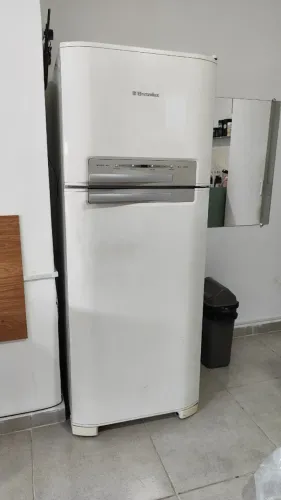 Geladeira Eletrolux 402 litros