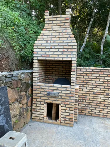 Churrasqueira de tijolo refratário
