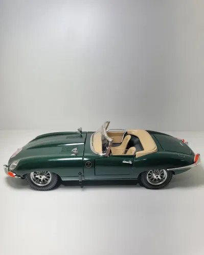 Miniatura 1:18 Jaguar edição rally monte carlo burago