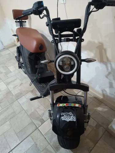 Scooter elétrica mega max com 1000 watts de potência