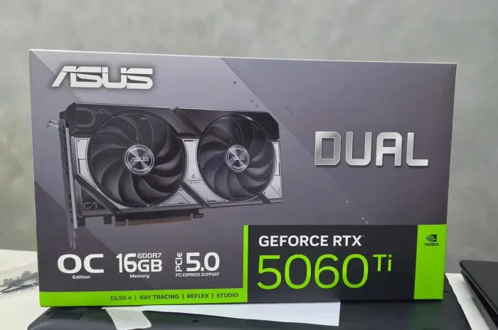 RTX 5060 Ti 16GB OC Edition Asus - Nova - Sem Uso