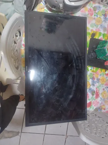 2 televisão Samsung smart 32 polegadas com problema no display 