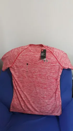 Camiseta Under Armour Tech SS ORIGINAL, Tamanho G Nova, com etiquetas, NUNCA USADA.