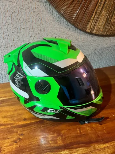 Capacete esportivo