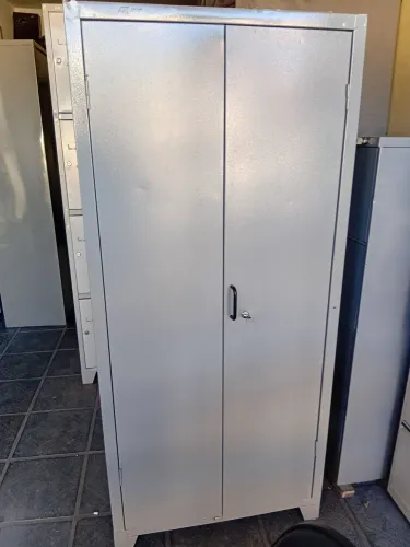 Armário em AÇO (2 PORTAS)