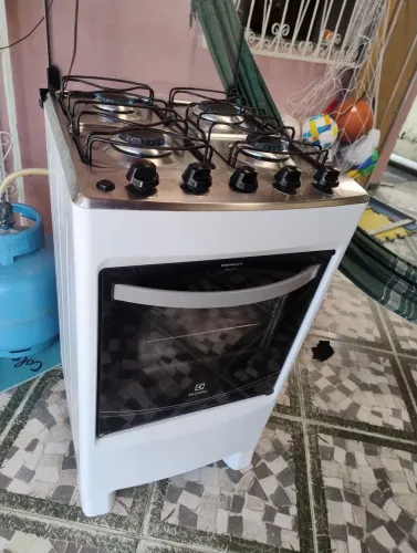 Fogão Electrolux 4 bocas.